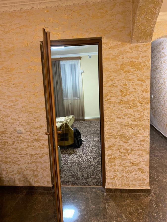 Friend'S House Rooms Near Airport Ghukasavan Exterior photo